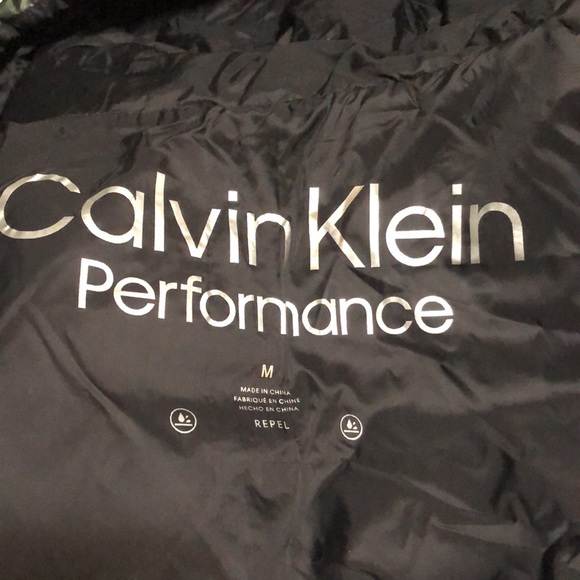 Calvin Klein Performance Repel Evergreen Front Zip Cropped Puffer Vest size M - Picture 10 of 14